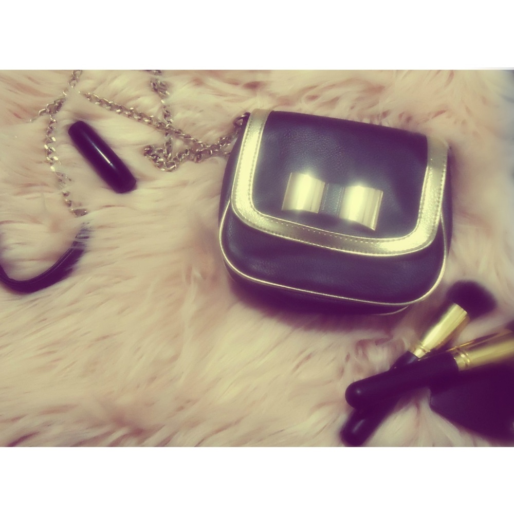 Elle Mini Bow Purse